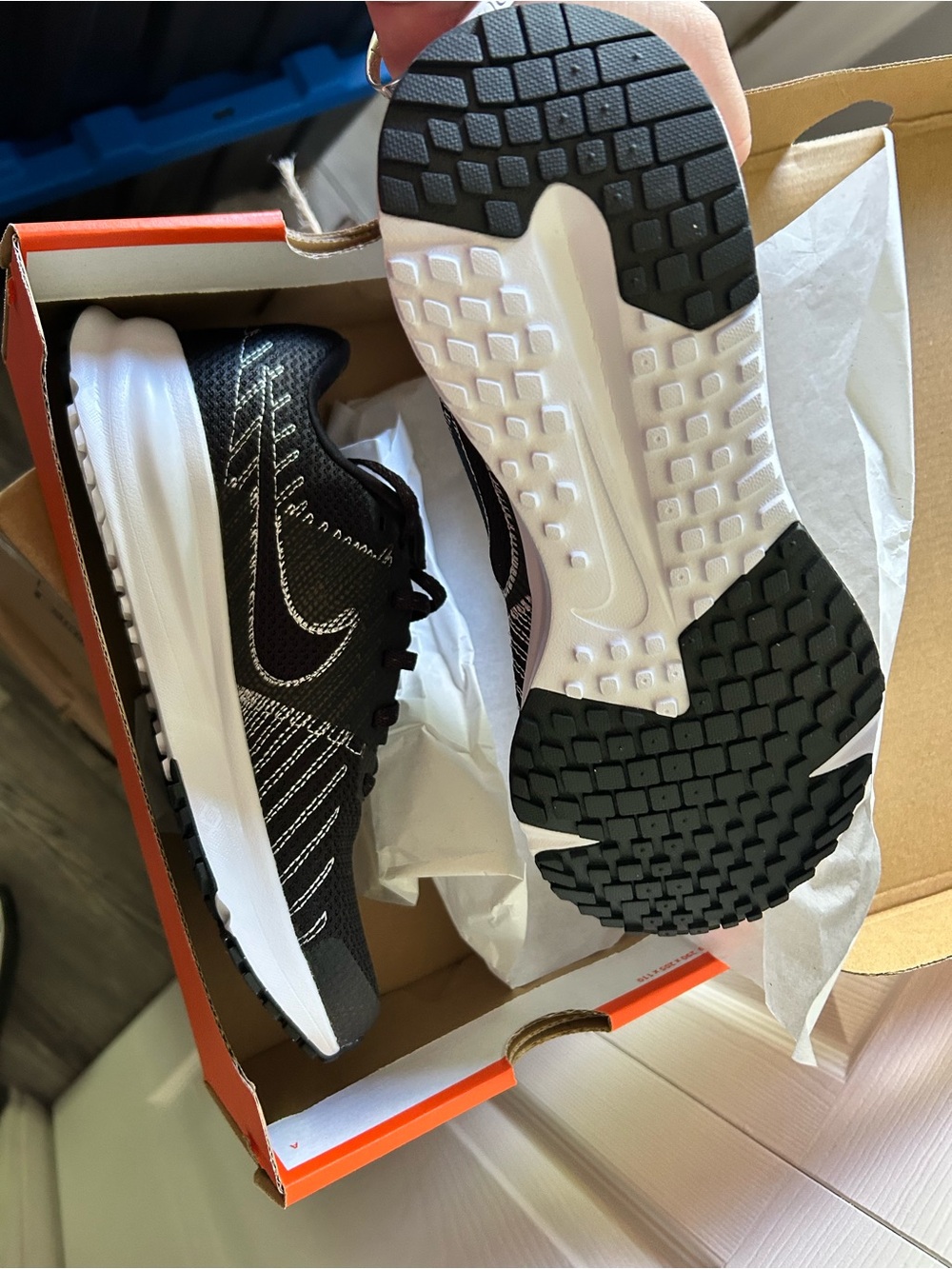 Nike comfortable woman running shoe size 7.5 - Picture 6 of 6